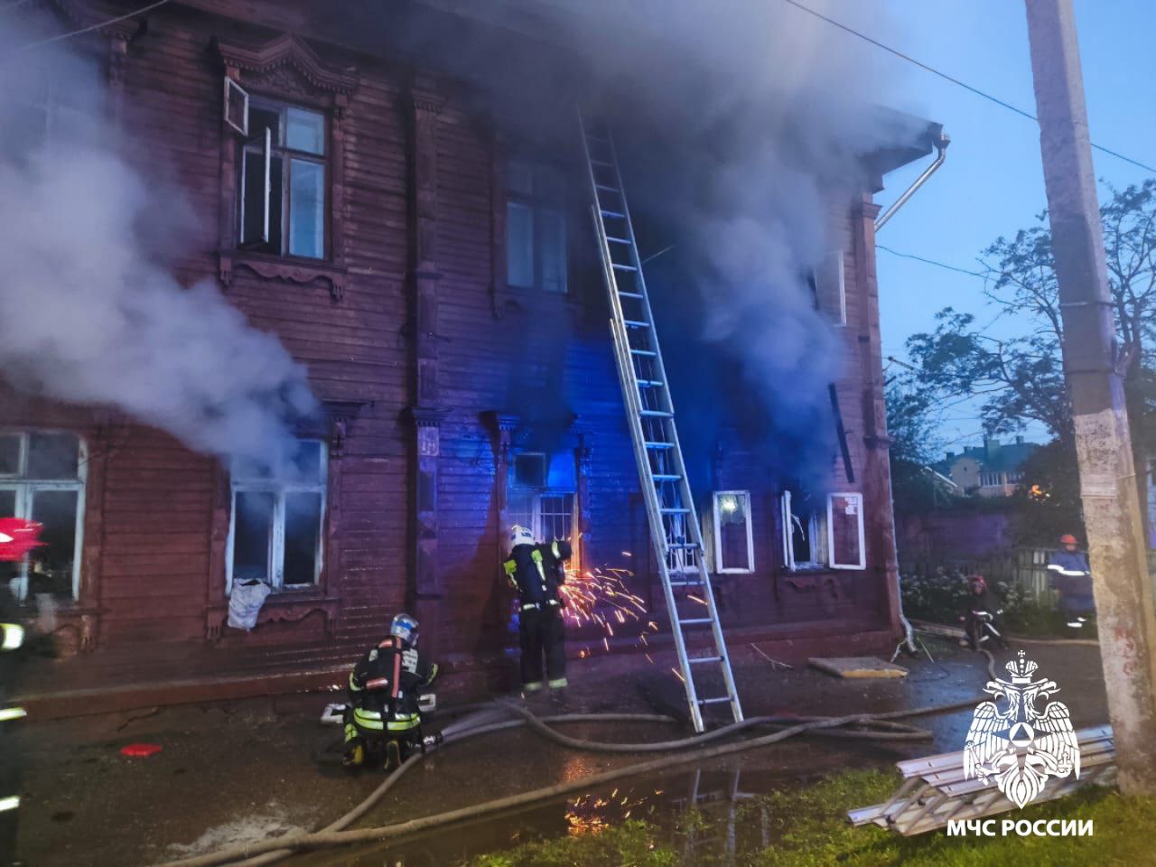 В Костроме ночью сгорел жилой дом. Есть пострадавшие - Газета 